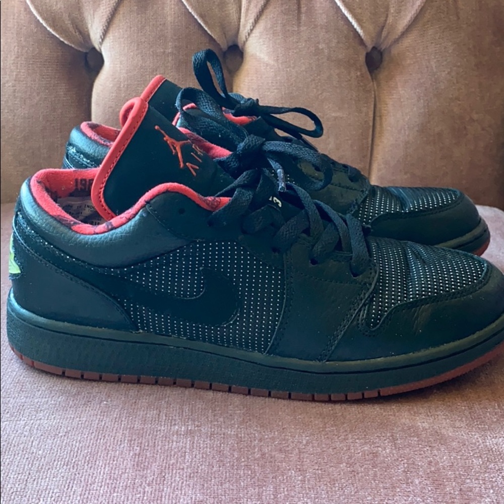 Air Jordan 1 Retro Low - Picture 3 of 7